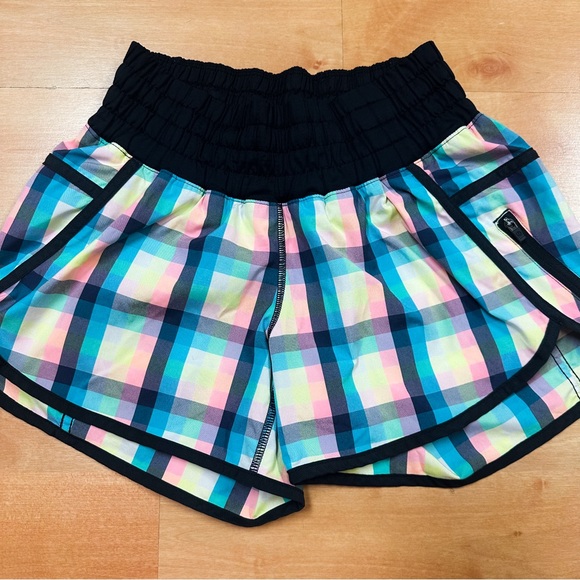Lululemon Rainbow Plaid Wee Wheezy Check Tracker Short 2 Womens Size 4 - Picture 3 of 6